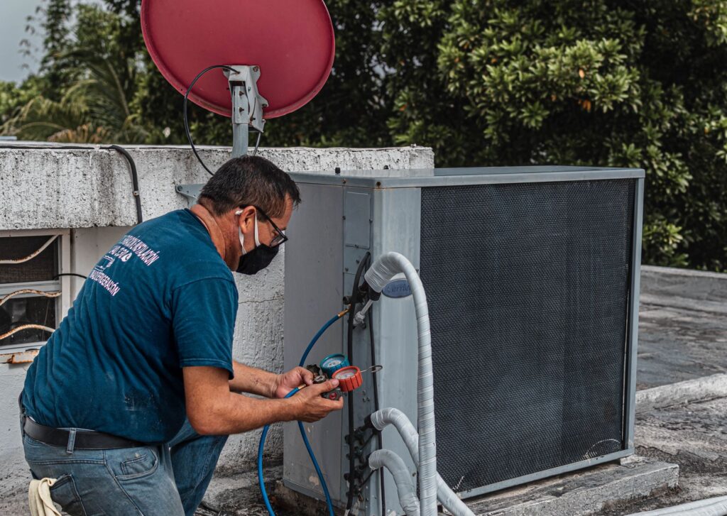 El aire acondicionado pierde gas: síntomas, causas y qué hacer